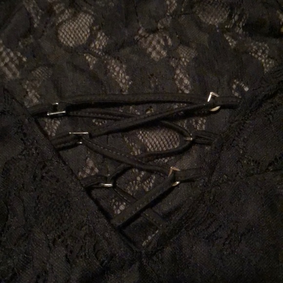 Black flower lace tank - Picture 3 of 3